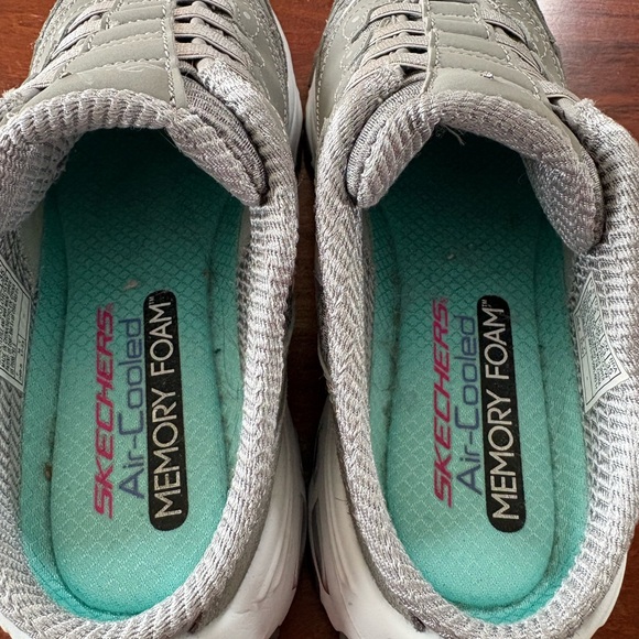 Skechers D'Lites Women’s Gray Slip on Clogs Memory Foam Comfort Shoe Size 6 - Picture 6 of 9